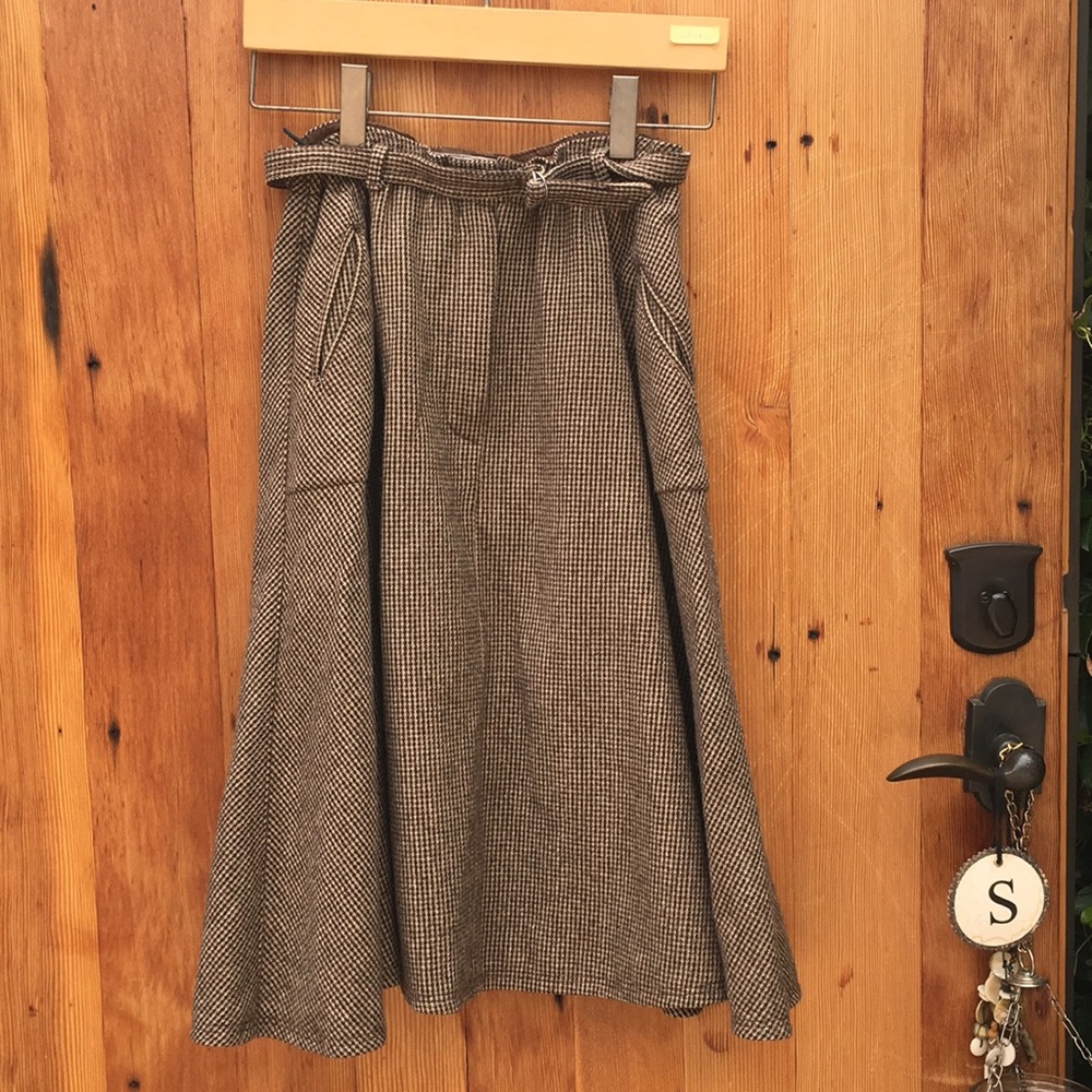 Vintage Skirt with pockets!